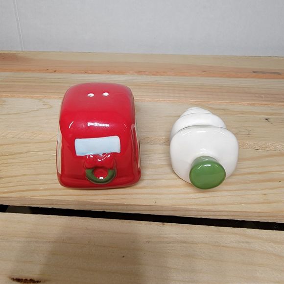 Christmas Salt And Pepper Shakers: Car and Tree - Picture 3 of 6